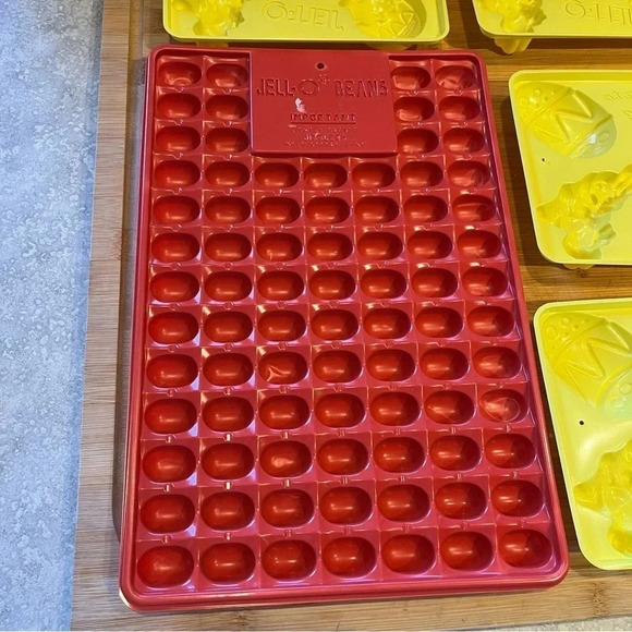 Jello Jell-O Jigglers Celebrate Spring Easter set Of 4 Yellow Molds 1 Jelly Bean - Picture 6 of 7